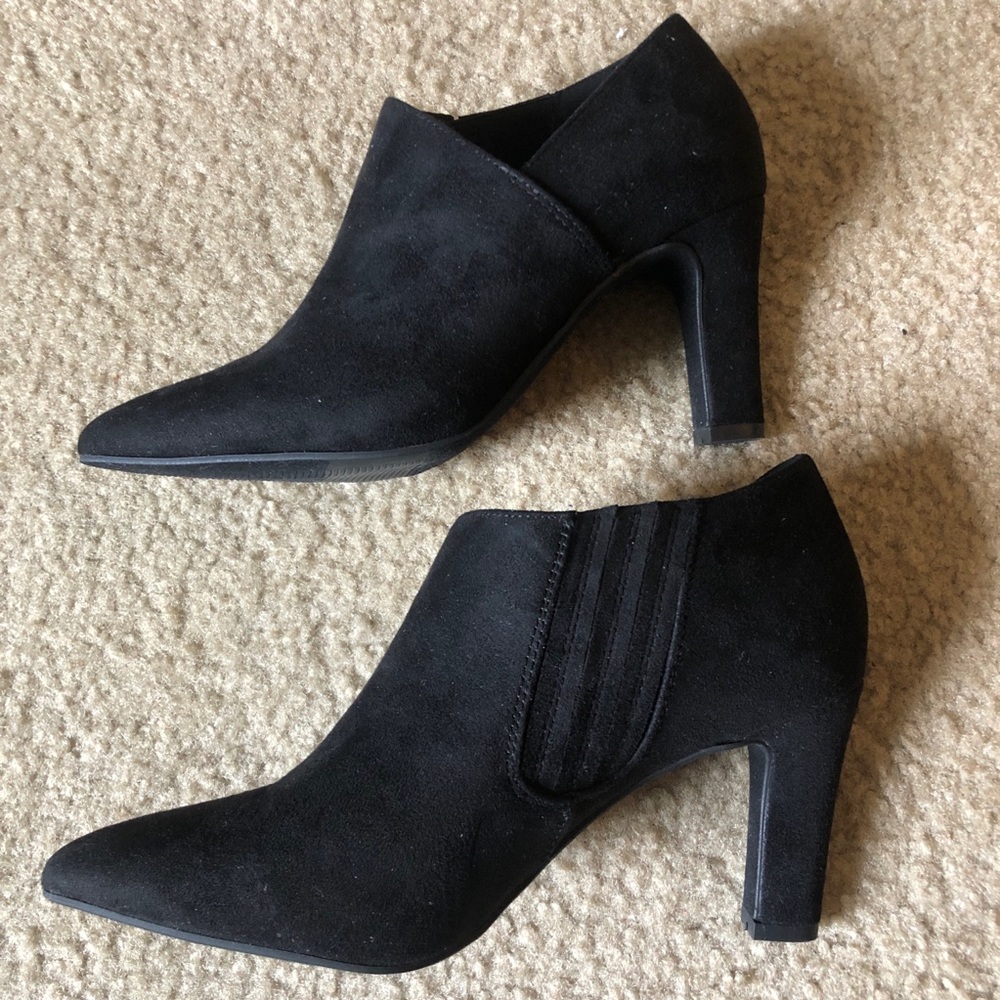 Michael Shannon Black Suede Pointed Toe Ankle Booties Size 6 New and Never Worn